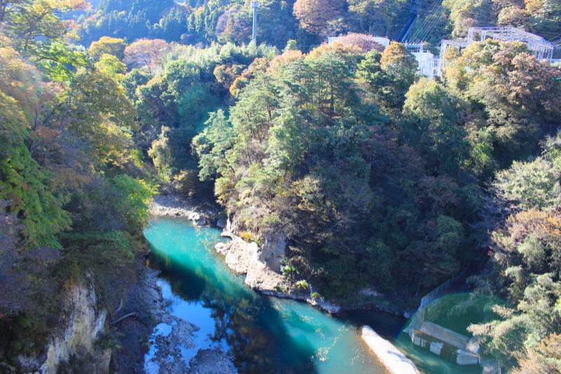 ふれあい大橋から吾妻峡を一望