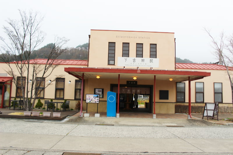 富士急行下吉田駅前