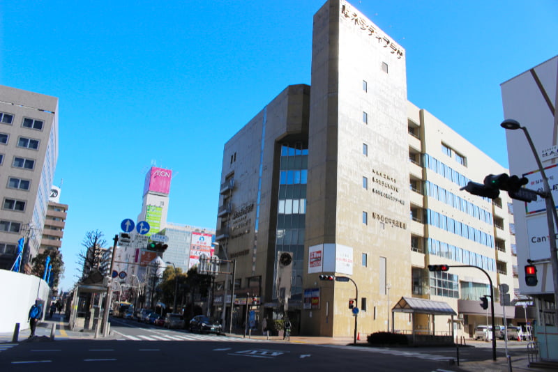 小田急線本厚木駅東口付近の交差点