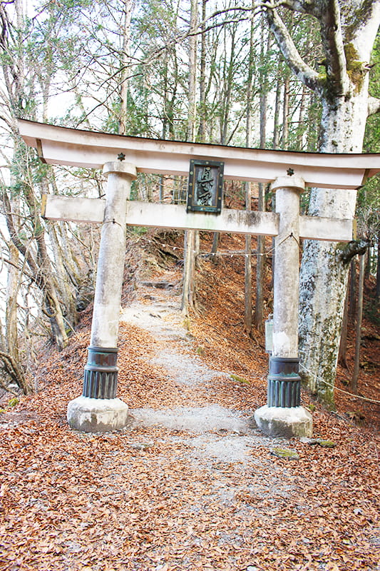 三峯神社　奥宮参道　3つ目の鳥居