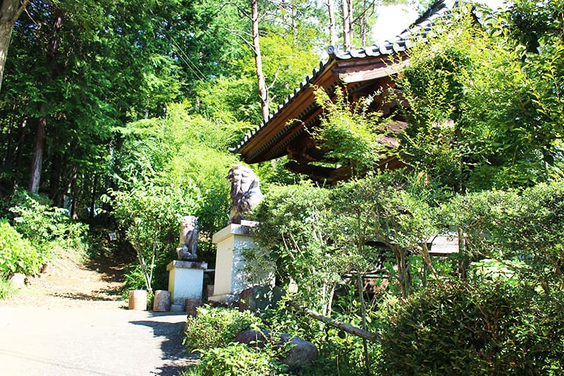 和田美術館前。ここから百蔵山登山道となります。