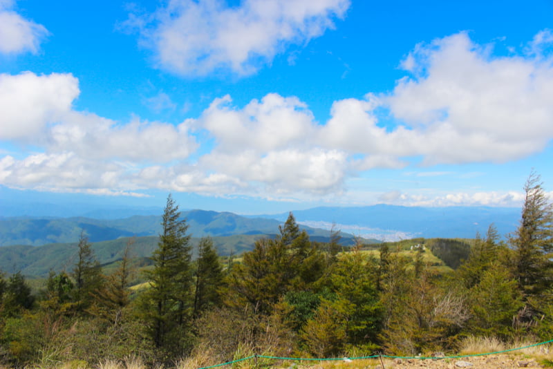 入笠山山頂の景色。諏訪湖が見えます。