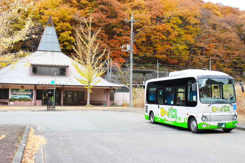 野岩鉄道・上三依塩原温泉口駅前にて