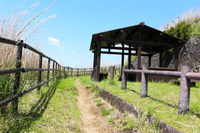 大野山ハイキングコース・東屋