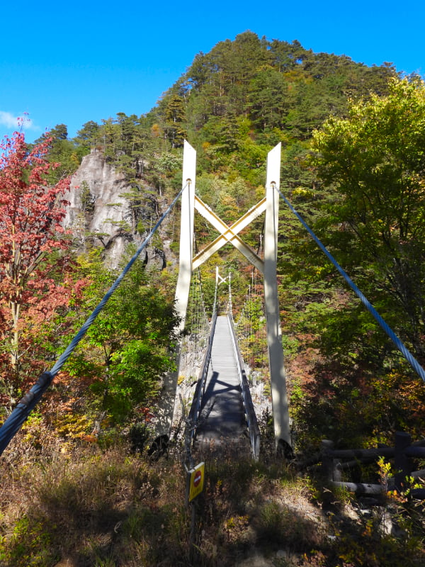 瀬戸合峡遊歩道・渡らっしゃい吊橋